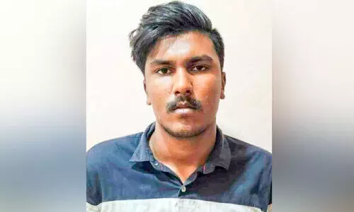 കാർ പെ​ട്രോ​ൾ ഒ​ഴി​ച്ച് കത്തിച്ച സംഭവം: യുവാവ് അറസ്റ്റിൽ