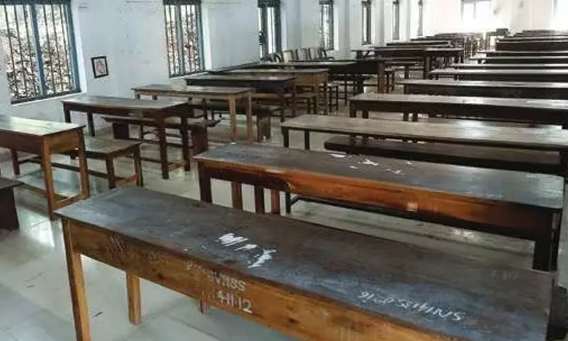 പ്ലസ് വൺ എസ്.ടി വിഭാഗത്തിൽ 1300 സീറ്റ് ബാക്കി പ്ലസ് വൺ എസ്.ടി വിഭാഗത്തിൽ 1300 സീറ്റ് ബാക്കി