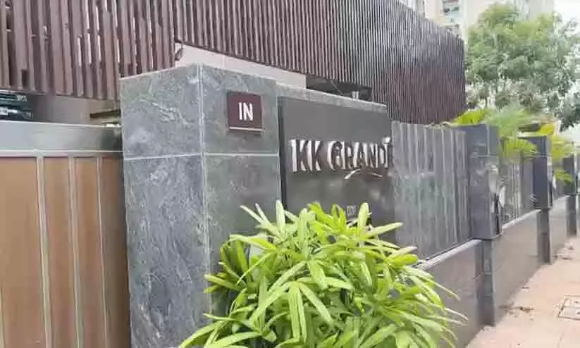 ആദിത്യ താക്കറെയുടെയും സഞ്ജയ് റാവുത്തിന്റെയും അനുയായികളുടെ വീടുകളിൽ ഇ.ഡി റെയ്ഡ് ആദിത്യ താക്കറെയുടെയും സഞ്ജയ് റാവുത്തിന്റെയും അനുയായികളുടെ വീടുകളിൽ ഇ.ഡി റെയ്ഡ്