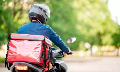 ഉ​ച്ച​വി​ശ്ര​മം ഡെ​ലി​വ​റി തൊ​ഴി​ലാ​ളി​ക​ൾ​ക്കും ബാ​ധ​കം