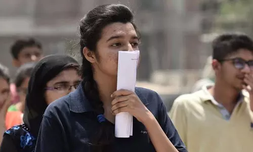 പ്ല​സ് വ​ൺ ആ​ദ്യ അ​ലോ​ട്ട്​​മെ​ന്‍റ്: ക​ണ​ക്ക് കൂ​ട്ടി​യി​ട്ടും കു​ട്ടി​ക​ൾ പു​റ​ത്ത് ത​ന്നെ