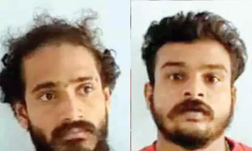 ക​ഞ്ചാ​വ് സം​ഘ​ത്തെ നാ​ട്ടു​കാ​ർ പി​ടി​കൂ​ടി