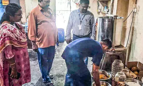 വൃത്തിഹീനമായി പ്രവർത്തിച്ച സ്ഥാപനങ്ങൾക്ക് നോട്ടീസ് നൽകി