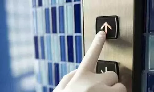 മുംബൈയിൽ 16 നില കെട്ടിടത്തിന്റെ നാലാംനിലയിൽ നിന്ന് ലിഫ്റ്റ് പൊട്ടിവീണു; 14 പേർക്ക് പരിക്ക് മുംബൈയിൽ 16 നില കെട്ടിടത്തിന്റെ നാലാംനിലയിൽ നിന്ന് ലിഫ്റ്റ് പൊട്ടിവീണു; 14 പേർക്ക് പരിക്ക്