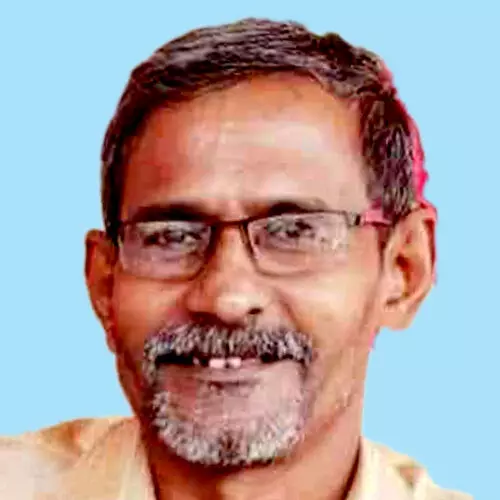 ക​ട​വ​ല്ലൂ​രി​ൽ കാ​റി​ടി​ച്ച് ബൈ​ക്ക് യാ​ത്രി​ക​ന് ദാ​രു​ണാ​ന്ത്യം; മൂ​ന്നു​പേ​ർ​ക്ക് പ​രി​ക്ക്