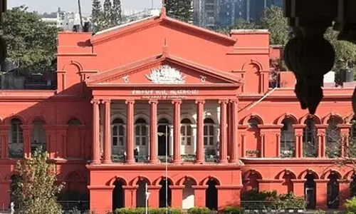 സ്വ​ർ​ണ​ക്ക​ട​ത്ത് കേ​സ് ; കേ​സെ​ടു​ക്കാ​നു​ള്ള പൊ​ലീ​സ് അ​പേ​ക്ഷ പു​തു​താ​യി പ​രി​ഗ​ണി​ക്ക​ണ​മെ​ന്ന് കോ​ട​തി