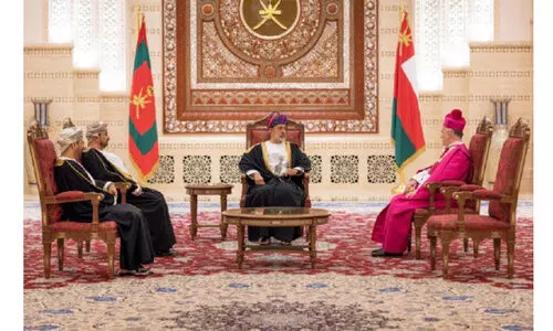 പു​തു​താ​യി ചു​മ​ത​​ല​യേ​ൽ​ക്കു​ന്ന അംബാസഡർമാർ അംഗീകാരപത്രങ്ങൾ ഒമാൻ സുൽത്താന്​ കൈമാറി