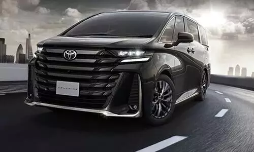 ചലിക്കുന്ന കൊട്ടാരം വീണ്ടും മോടികൂട്ടിയെത്തുന്നു; പരിഷ്‍കരിച്ച വെൽഫെയറുമായി ടൊയോട്ട