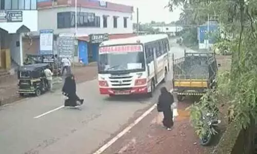 അമിത വേഗത്തിന് ബസ് ഡ്രൈവർക്കും അശ്രദ്ധക്ക് മലയാളി സ്ത്രീക്കും കേസ്