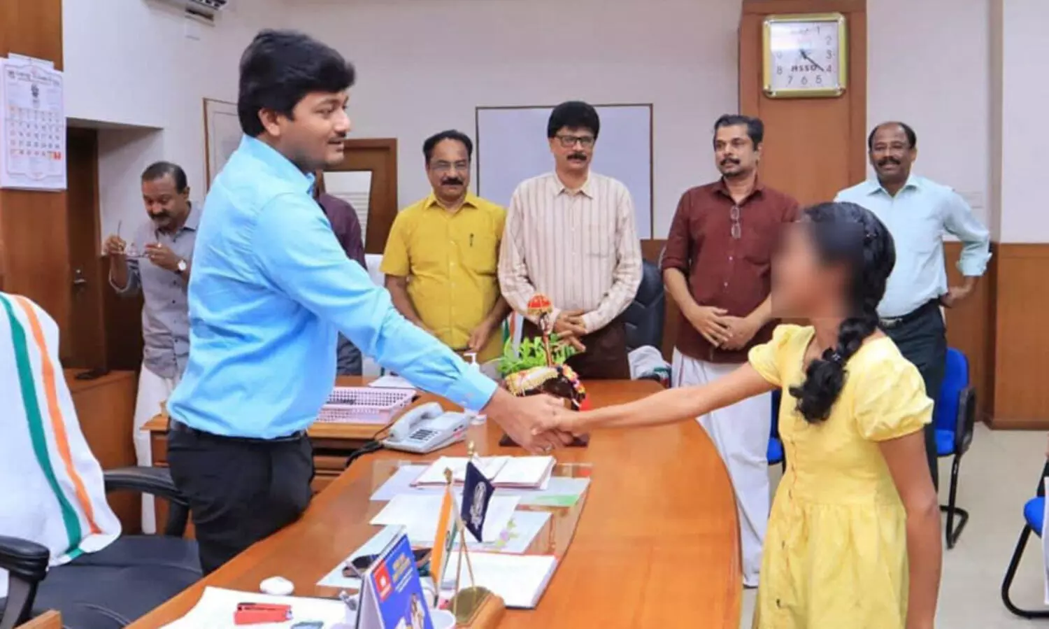 കലക്ടർ ഇടപെട്ടു; കോവിഡില്‍ പിതാവിനെ നഷ്ടപ്പെട്ട ഒരാൾക്കുകൂടി പഠനസഹായമെത്തി