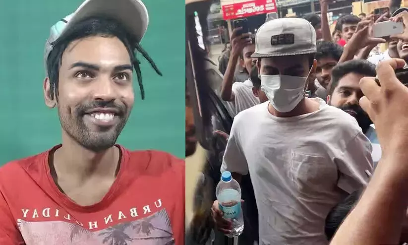 യൂട്യൂബർ ‘തൊപ്പി’ പൊലീസ് കസ്റ്റഡിയിൽ യൂട്യൂബർ ‘തൊപ്പി’ പൊലീസ് കസ്റ്റഡിയിൽ