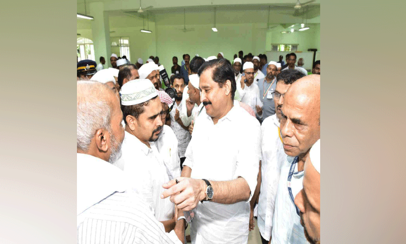 പിതാവിന്റെ വിയോഗം: മാതാവിന് കൂട്ടായി ജംഷീദ് ഹജ്ജിന്