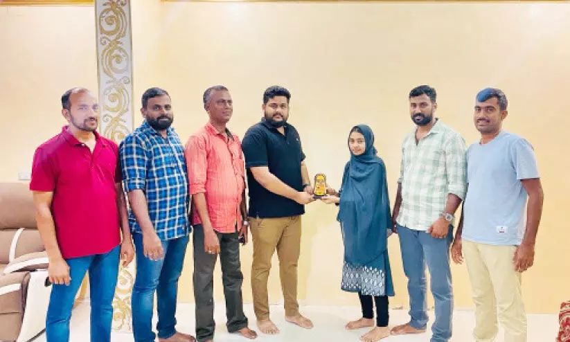 വി​ദ്യാ​ർ​ഥി​ക​ളെ ആ​ദ​രി​ച്ചു