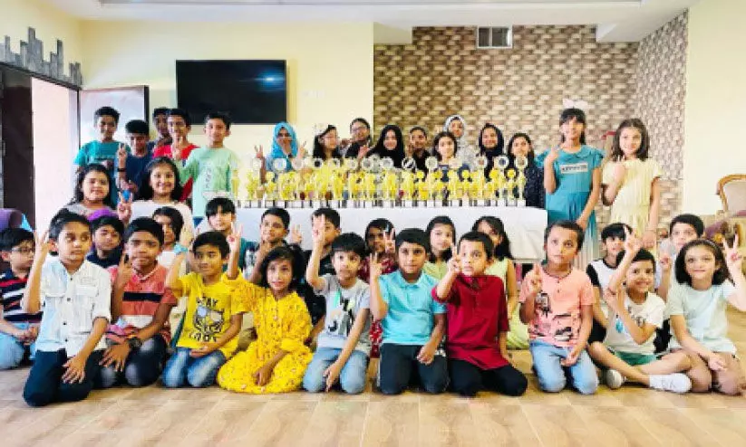 മ​ല​ർ​വാ​ടി സ​മ്മാ​ന​ങ്ങ​ൾ വി​ത​ര​ണം ചെ​യ്തു