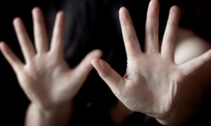 സ്വകാര്യ ബസില്‍ പ്രായപൂര്‍ത്തിയാകാത്ത ആണ്‍കുട്ടിക്കുനേരെ  ലൈംഗിക അതിക്രമം