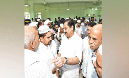 പിതാവിന്റെ വിയോഗം: മാതാവിന് കൂട്ടായി ജംഷീദ് ഹജ്ജിന്