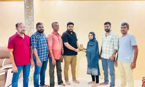 വി​ദ്യാ​ർ​ഥി​ക​ളെ ആ​ദ​രി​ച്ചു