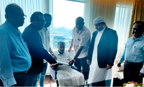 വിമാന യാത്രാനിരക്ക് വർധന: മുഖ്യമന്ത്രിക്ക് ഓർമയുടെ നേതൃത്വത്തിൽ പ്രവാസി സംഘടനകൾ നിവേദനം നൽകി