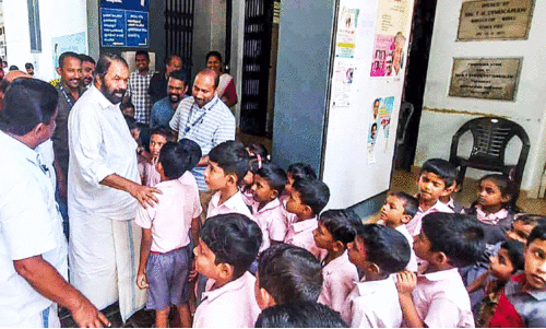 മന്ത്രിയോ,എന്നാലൊന്ന്​ കാണണമല്ലോ...!