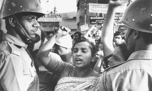 ‘ഒരു പേജുകീറലിന്റെ ഓർമ’ ; എന്തുകൊണ്ടാണ് അച്ചടിച്ച ഫീച്ചർ താൾ കീറിമാറ്റി വനിതാ പ്രസിദ്ധീകരണം ഇറങ്ങിയത്? ‘ഒരു പേജുകീറലിന്റെ ഓർമ’ ; എന്തുകൊണ്ടാണ് അച്ചടിച്ച ഫീച്ചർ താൾ കീറിമാറ്റി വനിതാ പ്രസിദ്ധീകരണം ഇറങ്ങിയത്?