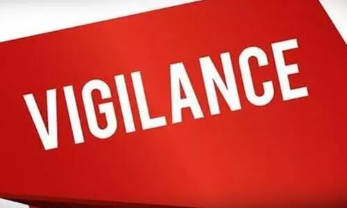 2,000 രൂപ കൈക്കൂലി വാങ്ങുന്നതിനിടെ ആലപ്പുഴ ടൂറിസം ഇൻഫർമേഷൻ ഓഫീസർ വിജിലൻസ് പിടിയിൽ