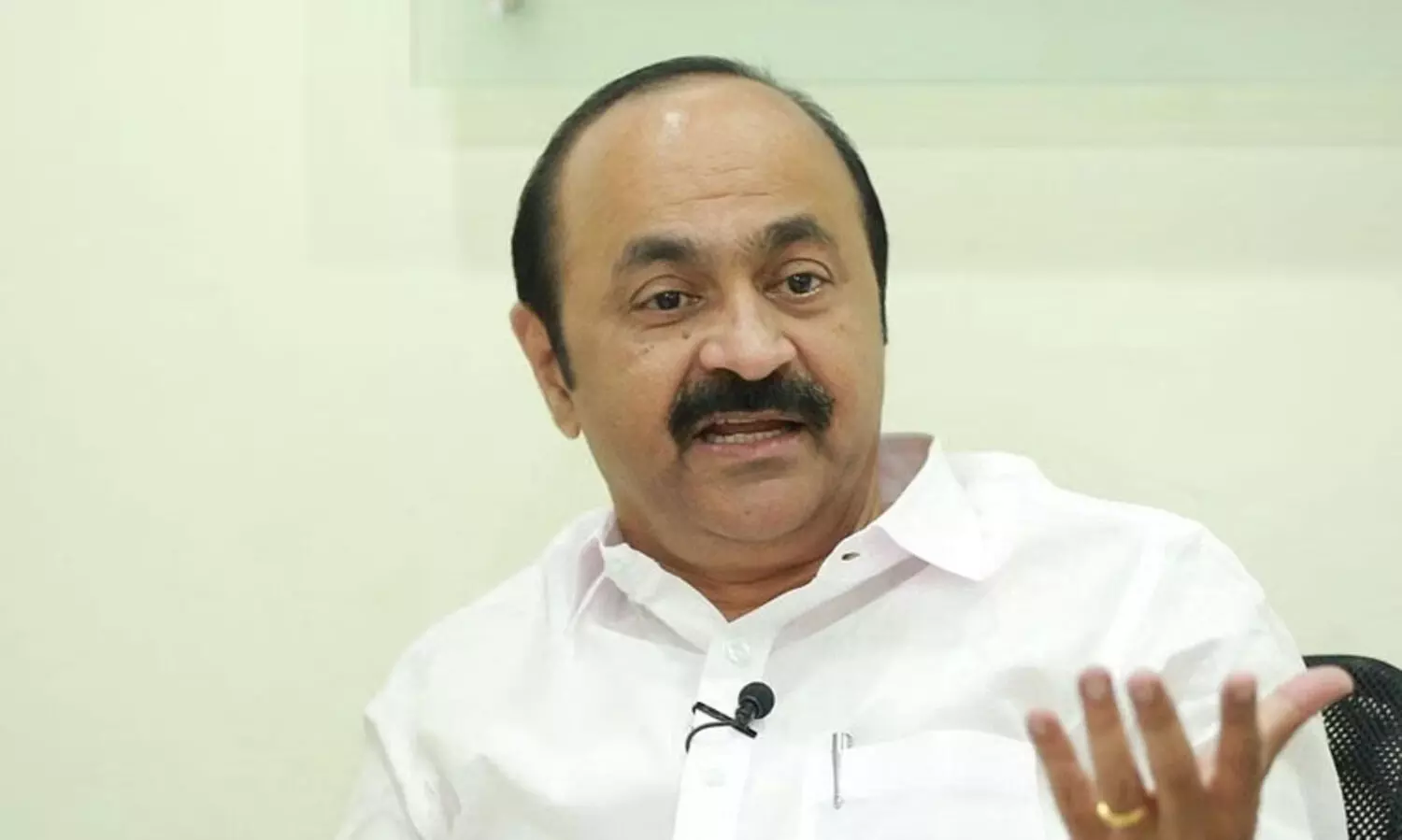 ക്ഷണിച്ചാലുടന്‍ ലീഗ് വരുമെന്ന് കരുതിയ സി.പി.എം നേതാക്കള്‍ക്ക് ഇത്രയും ബുദ്ധിയില്ലാതായിപ്പോയോ..‍‍?- വി.ഡി.സതീശൻ