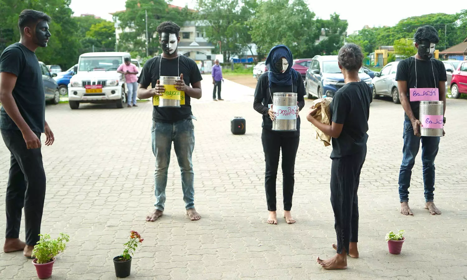 മാലിന്യമുക്ത നവകേരളം: ശ്രദ്ധേയമായി ശുചിത്വ മിഷന്റെ ബോധവൽക്കരണ മൈം