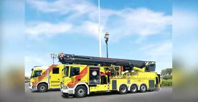 60 മീ​റ്റ​ർ വ​രെ കോ​ണി ഉ​യ​ർ​ത്താ​ം; പുതിയ ഫ​യ​ർ എ​ൻ​ജി​ൻ സ്വ​ന്ത​മാ​ക്കി ഷാ​ർ​ജ അ​ഗ്​​നി​ശ​മ​ന സേ​ന