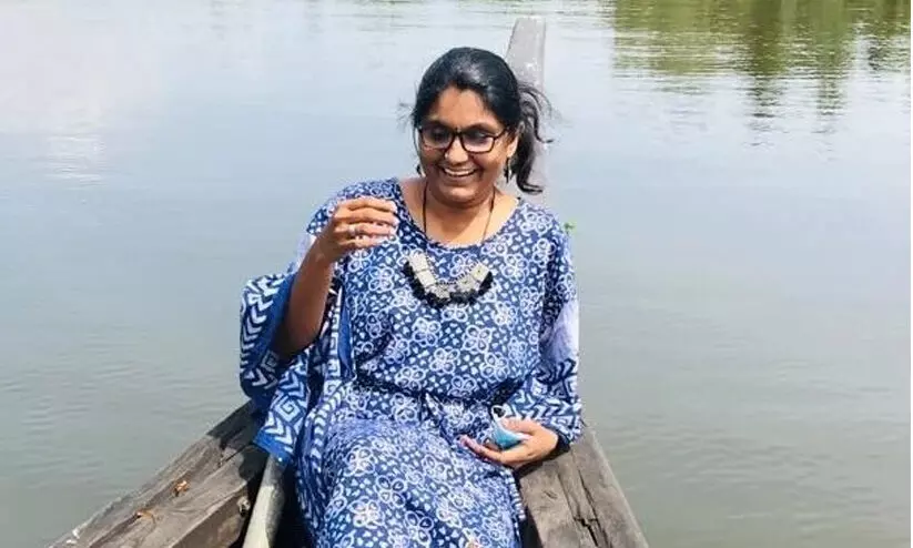 ‘പുലയിൽ പങ്കുപറ്റുമ്പോൾ’; ബിലു പത്മിനി നാരായണന്റെ കവിതകളെ വായിക്കുന്നു ‘പുലയിൽ പങ്കുപറ്റുമ്പോൾ’; ബിലു പത്മിനി നാരായണന്റെ കവിതകളെ വായിക്കുന്നു