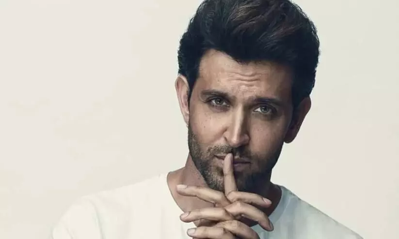 Older woman Fan proposing Hrithik Roshan his quik reply went Viral On Social Media