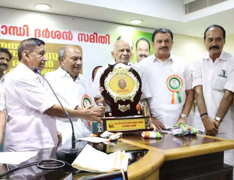 കുറ്റവാളിയാണോ അല്ലയോ എന്ന് വിധിക്കേണ്ടത് കോടതിയാണ് എ.കെ ആന്റണി കുറ്റവാളിയാണോ അല്ലയോ എന്ന് വിധിക്കേണ്ടത് കോടതിയാണ് എ.കെ ആന്റണി