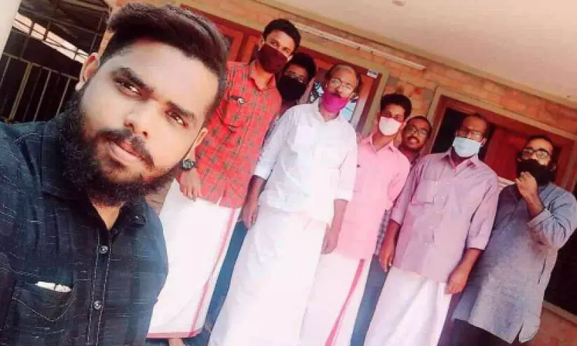 എസ്.എഫ്.ഐ കാലത്തെ സൗഹൃദം; വ്യാജസർട്ടിഫിക്കറ്റ് തരപ്പെടുത്താനുള്ള കൂട്ടായി എസ്.എഫ്.ഐ കാലത്തെ സൗഹൃദം; വ്യാജസർട്ടിഫിക്കറ്റ് തരപ്പെടുത്താനുള്ള കൂട്ടായി