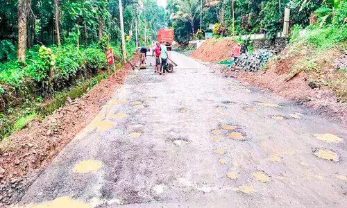കിഴക്കമ്പലം-നെല്ലാട് റോഡിൽ; പണിതിട്ടും പണിതിട്ടുംകുഴികളും ദുരിതവും തീരുന്നില്ല കിഴക്കമ്പലം-നെല്ലാട് റോഡിൽ; പണിതിട്ടും പണിതിട്ടുംകുഴികളും ദുരിതവും തീരുന്നില്ല