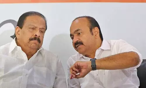 രാ​ജി​വെ​ക്കാ​മെ​ന്ന് സു​ധാ​ക​ര​ൻ; വേ​ണ്ടെ​ന്ന് സ​തീ​ശ​ൻ