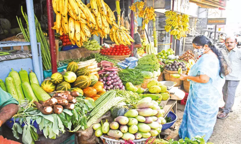 പ​ച്ച​ക്ക​റി വി​ല കു​തി​ക്കു​ന്നു