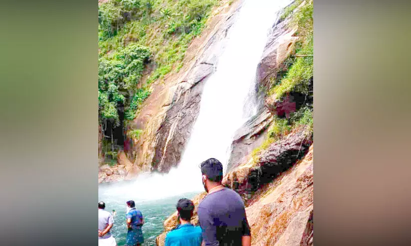 വിനോദസഞ്ചാര മേഖലകളിൽ സുരക്ഷ ഒരുക്കാൻ ;ഇനിയും എത്രപേർ മരിക്കണം? വിനോദസഞ്ചാര മേഖലകളിൽ സുരക്ഷ ഒരുക്കാൻ ;ഇനിയും എത്രപേർ മരിക്കണം?