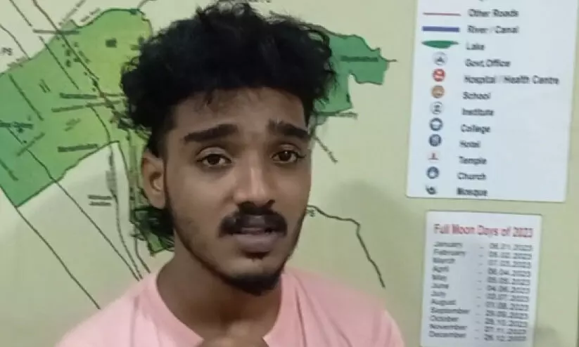 ഗോഡൗണിൽ ക്രൂരബലാത്സംഗം, വിവസ്ത്രയായി ഓടി രക്ഷപ്പെട്ട് യുവതി; സുഹൃത്ത് പിടിയിൽ ഗോഡൗണിൽ ക്രൂരബലാത്സംഗം, വിവസ്ത്രയായി ഓടി രക്ഷപ്പെട്ട് യുവതി; സുഹൃത്ത് പിടിയിൽ