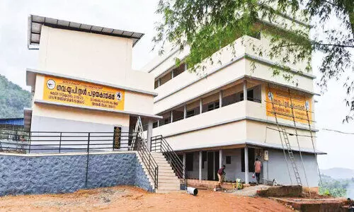 പഴയകടക്കൽ ജി.യു.പി സ്കൂളിന് പുതിയ മുഖം; ഒരുകോടിയുടെ കെട്ടിടം ഇന്ന് തുറക്കും പഴയകടക്കൽ ജി.യു.പി സ്കൂളിന് പുതിയ മുഖം; ഒരുകോടിയുടെ കെട്ടിടം ഇന്ന് തുറക്കും