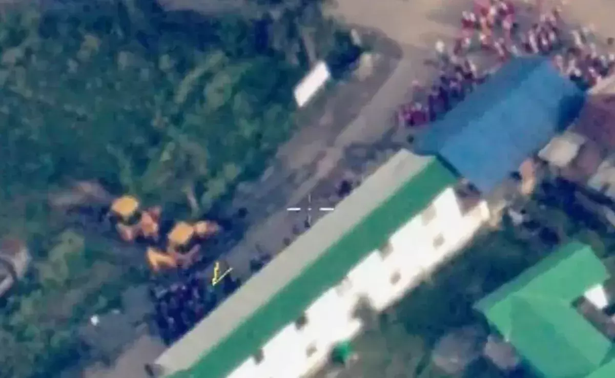 മണിപ്പൂരിൽ സൈനിക ക്യാമ്പ് വളഞ്ഞ് സ്ത്രീകളുടെ നേതൃത്വത്തിലുള്ള സംഘം 12 ​പ്രക്ഷോഭകാരികളെ മോചിപ്പിച്ചു