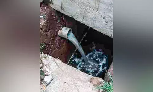 ശൗചാലയ മാലിന്യം നേരിട്ട് കാനയിലേക്ക് കൈയോടെ പൊക്കി മരട് നഗരസഭ