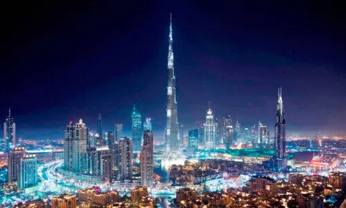 ബു​ർ​ജി​ൽ തെ​ളി​ഞ്ഞു, ഒ​ളി​മ്പി​ക്​ ലോ​ഗോ