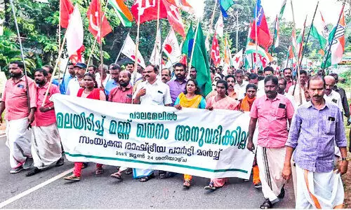 മണ്ണെടുപ്പിനെതിരെ നാട് ഒറ്റക്കെട്ട്; ജനകീയ മാർച്ചിൽ പ്രതിഷേധമിരമ്പി