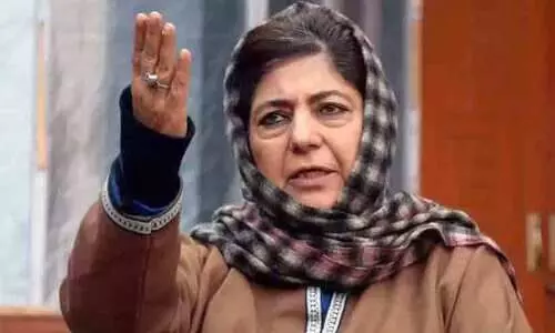 ജമ്മു കശ്മീരിൽ പള്ളിയിൽ അതിക്രമിച്ചു കയറി വിശ്വാസികളെ ജയ്ശ്രീ റാം വിളിക്കാൻ നിർബന്ധിച്ച് സൈന്യം; നടപടി വേണമെന്ന് മെഹ്ബൂബ മുഫ്തിയും ഉമർ അബ്ദുല്ലയും