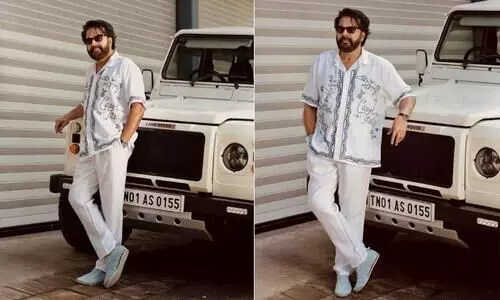 മരണമാസായി മെഗാസ്റ്റാർ; വൈറലായി ലാൻഡ്​റോവറിന്​ ഒപ്പമുള്ള ചിത്രങ്ങൾ