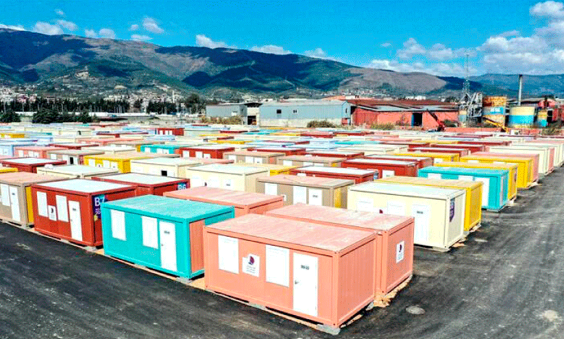 അവർ ഇനി തെരുവിലല്ല; അഭയമായി പതിനായിരം വീടുകൾ അവർ ഇനി തെരുവിലല്ല; അഭയമായി പതിനായിരം വീടുകൾ