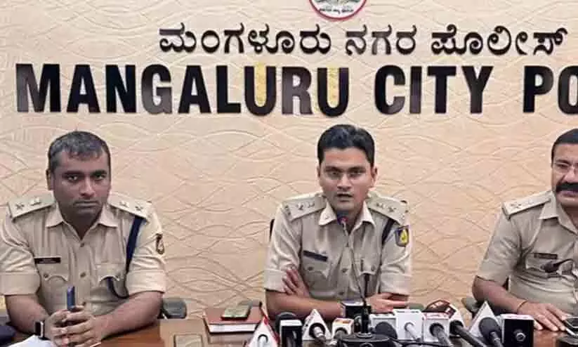 മംഗളൂരു കാമ്പസുകൾ കേന്ദ്രീകരിച്ച് പിടികൂടിയത് 130 കിലോ കഞ്ചാവും 550 ഗ്രാം രാസലഹരിയും -പൊലീസ് കമ്മീഷണർ മംഗളൂരു കാമ്പസുകൾ കേന്ദ്രീകരിച്ച് പിടികൂടിയത് 130 കിലോ കഞ്ചാവും 550 ഗ്രാം രാസലഹരിയും -പൊലീസ് കമ്മീഷണർ