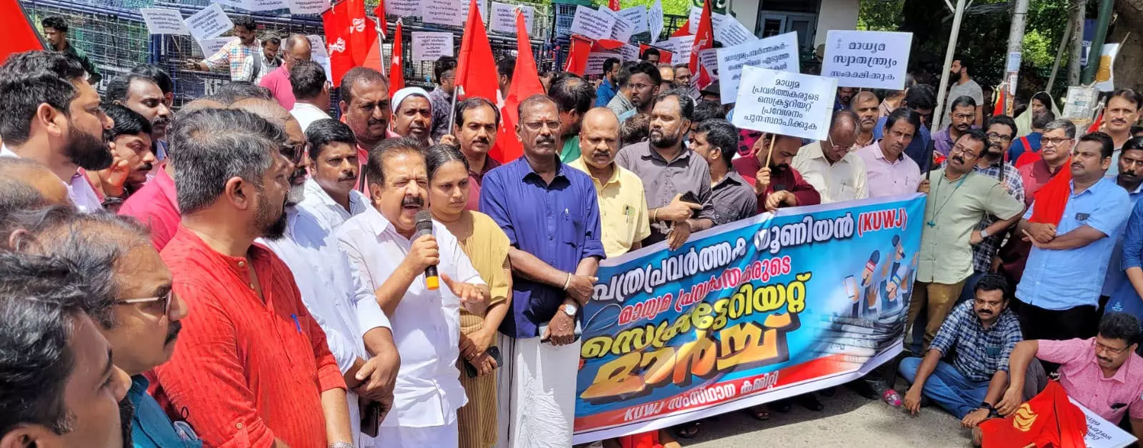 സംസ്ഥാനത്ത് അപ്രഖ്യാപിത സെൻസർഷിപ്പെന്ന് ചെന്നിത്തല