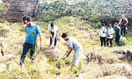 പ​കി​ട്ടോ​ടെ പ​ട്ടാ​മ്പി: പൊ​തുഇ​ട​ങ്ങ​ളു​ടെ ശു​ചീ​ക​ര​ണം തു​ട​ങ്ങി
