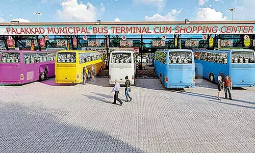 മുനിസിപ്പൽ ബസ് സ്റ്റാൻഡ് സന്ധ്യ മയങ്ങിയാൽ ഇരുട്ടിൽ യാത്രക്കാർക്ക് ദുരിതം മുനിസിപ്പൽ ബസ് സ്റ്റാൻഡ് സന്ധ്യ മയങ്ങിയാൽ ഇരുട്ടിൽ യാത്രക്കാർക്ക് ദുരിതം