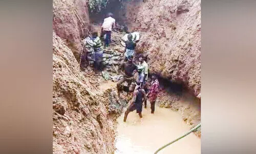 മീ​റ്റ്ന​യി​ൽ റെ​യി​ൽ​വേ ട്രാ​ക്കി​ന​ടി​യി​ലെ പൈ​പ്പ് മാ​റ്റാ​ൻ തു​ട​ങ്ങി